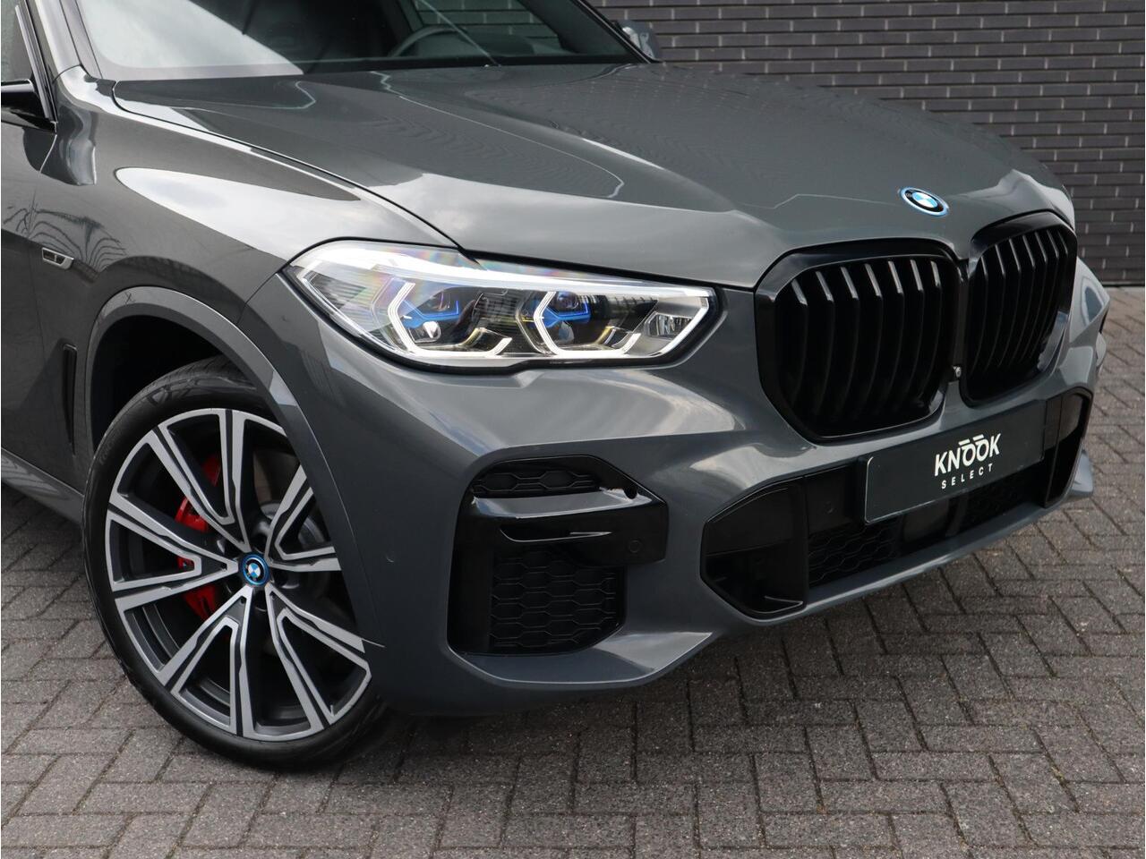 BMW X5 xDrive45e High Executive M Sport Pakket Automaat / Live Cockpit Professional / Panoramadak Sky Lounge / 22 Inch / Laserlicht / Trekhaak / Sportstoelen met Massagefunctie/ Luchtvering / Driving Assistant Professional / Nappa Leder