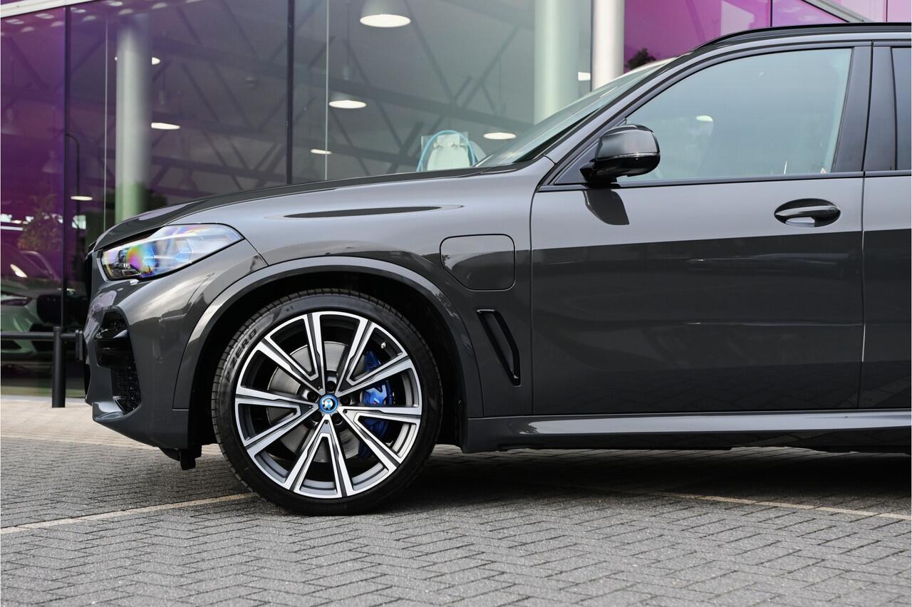 BMW X5 xDrive45e High Executive M Sport Automaat / Panoramadak / Trekhaak / Sportstoelen / Laserlight / Achteruitrijcamera / Soft-Close / Head-Up / Adaptief onderstel