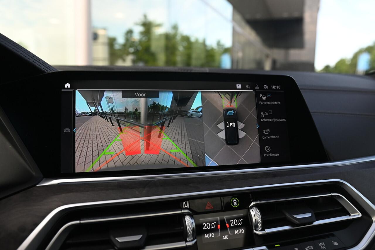 BMW X5 xDrive45e High Executive M Sport Automaat / Panoramadak / Trekhaak / Sportstoelen / Laserlight / Adaptief onderstel / Parking Assistant Plus / Head-Up / Gesture Control / Comfort Access