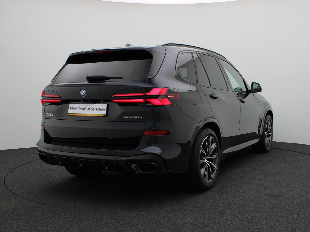 BMW X5 xDrive50e M Sportpakket Pro | Travel Pack | Innovation Pack | Trekhaak | Panoramadak | Harman Kardon | 20"