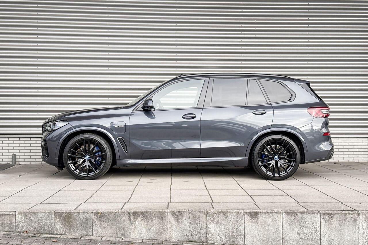 BMW X5 xDrive45e High Executive / M Sportpakket / Safety Pack / CoPilot Pack / Trekhaak / Sky Lounge / 22 inch / Stoelventilatie / CraftedClarity