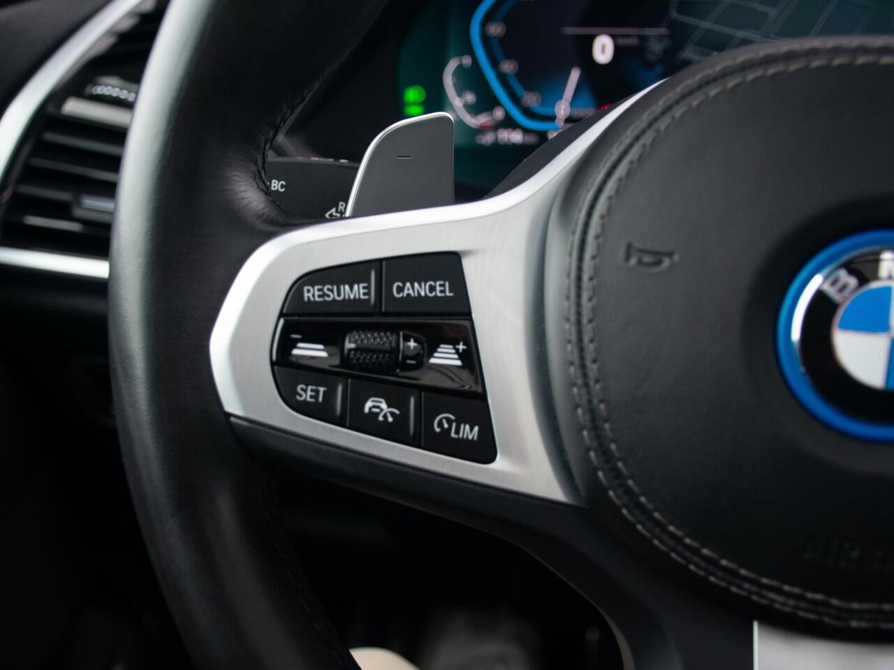 BMW X5 xDrive45e High Executive | M-sport | Hifi Sound | Schuif-/kantel Pano | Laser LED | Soft doorclose | Head-Up | Adapt. Cruise | Matt frozen gray wrap