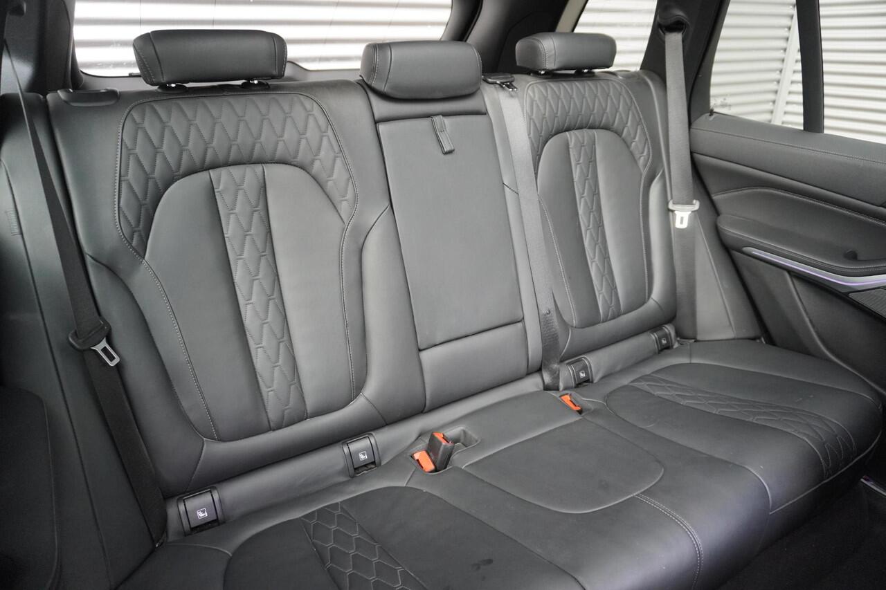 BMW X5 xDrive45e M Sportpakket | Driving Assistant Professional | Glazen panoramadak | Trekhaak met elektrisch wegklapbare kogel | HIFI System Harman Kardon | Head-Up Display | Stoelventilatie voor beide voorstoelen