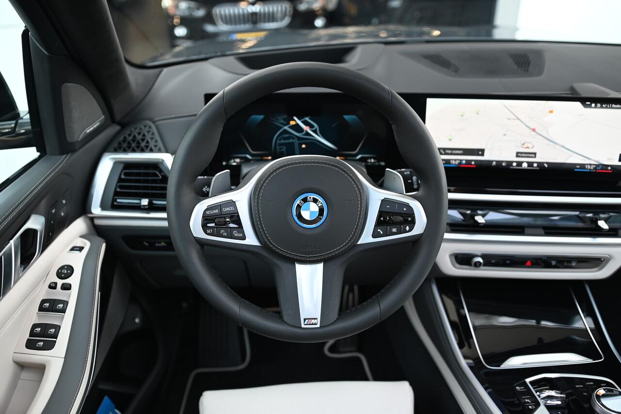BMW X5 xDrive50e High Executive M Sport Automaat / Panoramadak / Trekhaak / Soft-Close / Massagefunctie / Parking Assistant Professional / Comfort Access / Stoelventilatie / Adaptieve LED