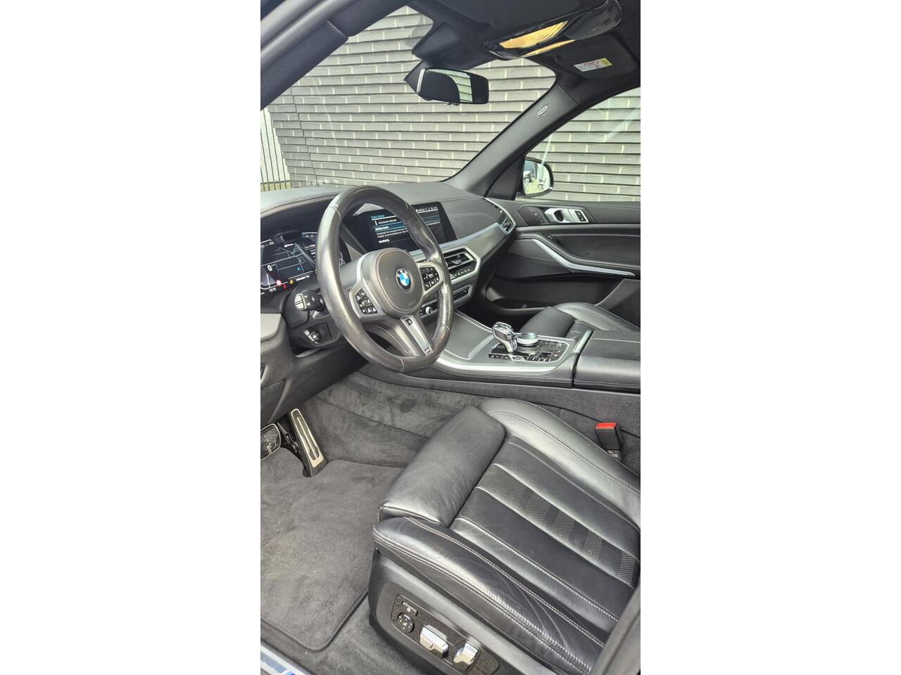 BMW X5 xDrive45e High Executive M Sport Pakket Automaat / Panoramadak / Achterasbesturing / Head Up Display / Comfortstoel / Driving Assistant Professional / Stuurwielverwarming / Trekhaak / Comforttoegang