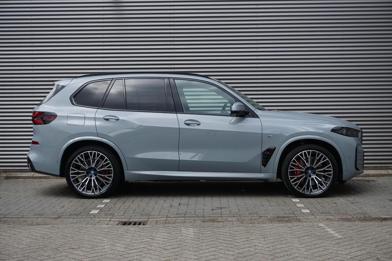 BMW X5 xDrive50e M Sportpakket Pro | Travel Pack | Innovation Pack | Comfort Plus Pack | 22 inch BMW Individual Multispaak (styling 745 I) Bicolor | Trekhaak met elektrisch wegklapbare kogel