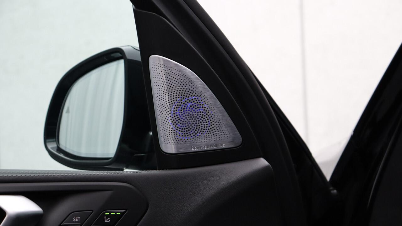 BMW X5 xDrive50e M-Sport Pro | Massage | Bowers & Wilkins | Sky Lounge | Soft-Close | Trekhaak | Stoelventilatie | Head-up