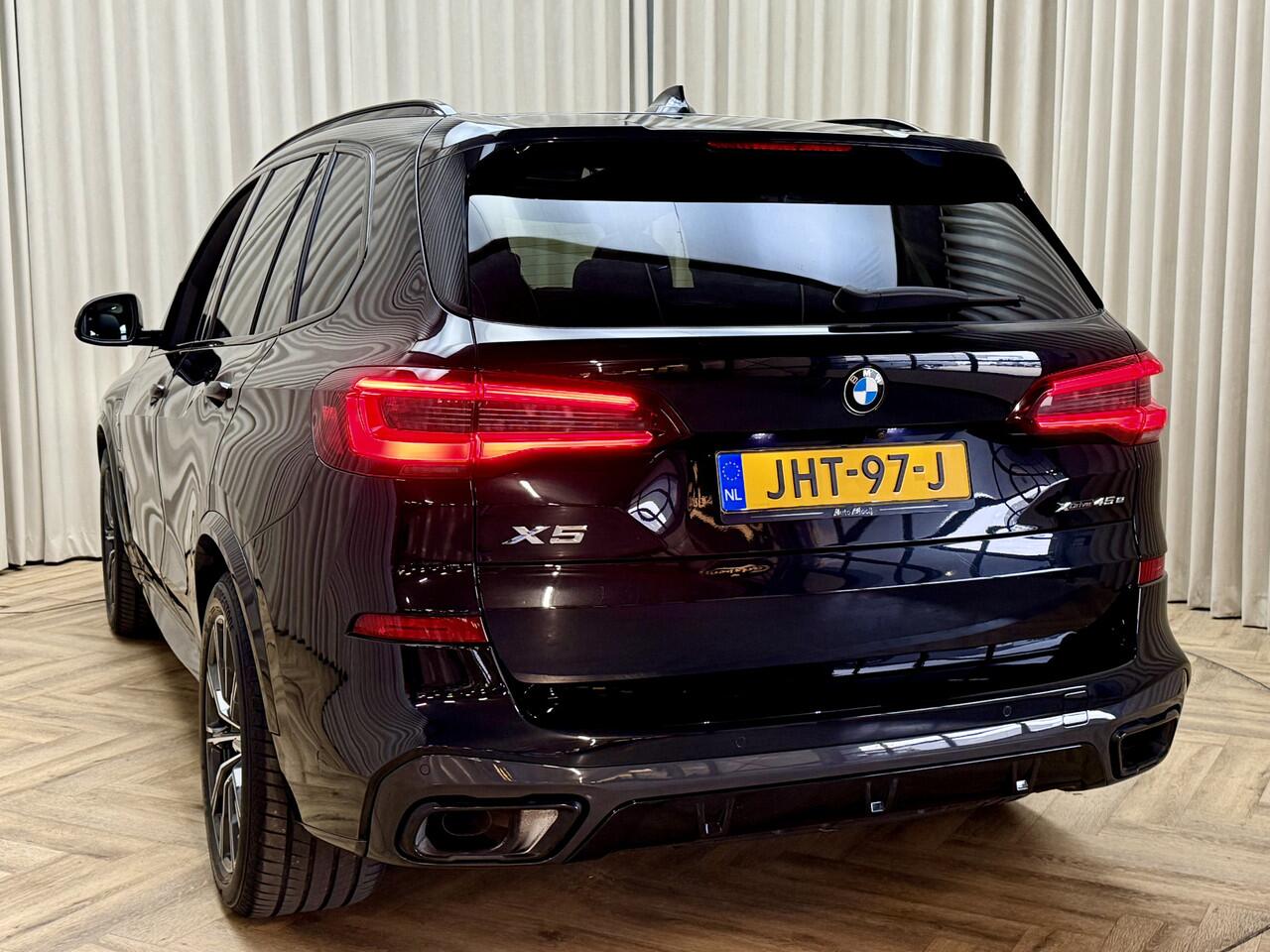 BMW X5 xDrive45e 395PK *M-Sport* Panodak / 1e Eigenaar / Soft Close / HUD / Massage Seats / Swarovski /Stoelkoeling / Stuurverwarming / Swarovski / Apple Carplay / Ambiance Lighting