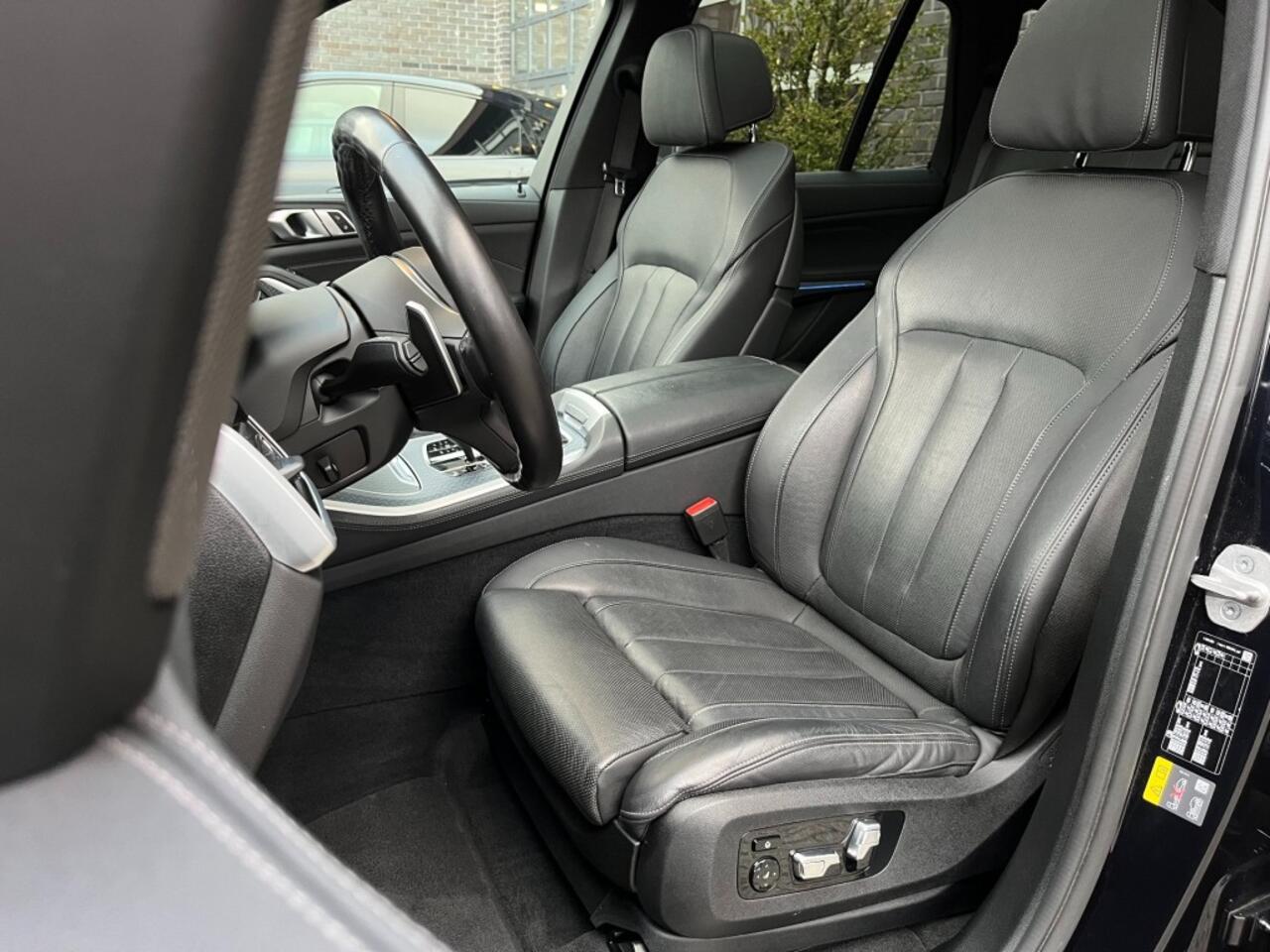 BMW X5 XDRIVE45E M-SPORT - PANO - 22 INCH - ORG. NL.