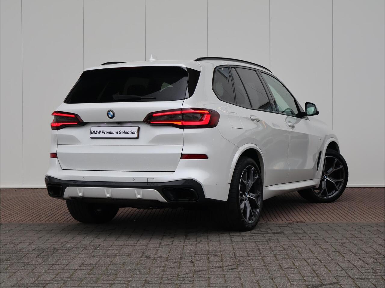 BMW X5 xDrive45e High Executive | M Sport | Glazen Panoramadak | Trekhaak Elektrisch | Active Cruise Control | Lederen comfortstoelen Vernasca | Harman Kardon | Head-Up Display | 4-zone Climate Control