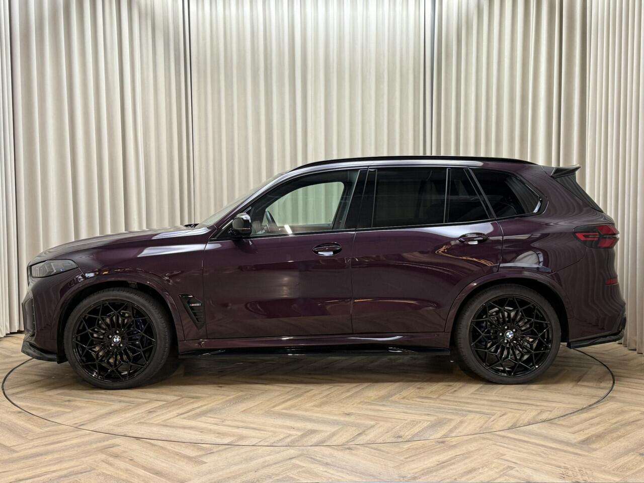BMW X5 M60i xDrive 4.4 V8 TwinTurbo / 531 PK / 23" ALU / Carbon / Individual / M Sport / G05 LCI Facelift / Mora Purple / xDrive / HK Audio / Elec. Trekhaak
