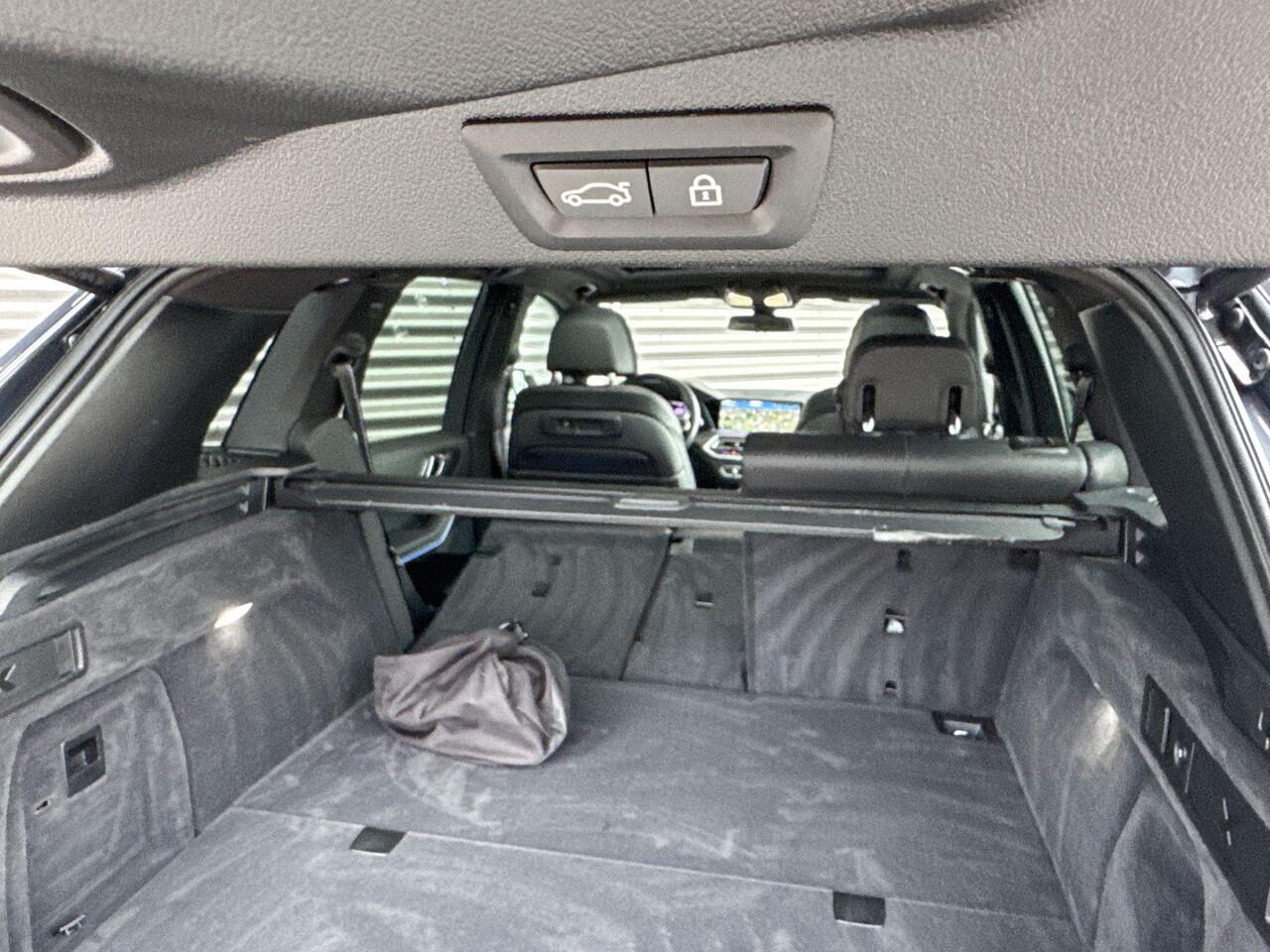 BMW X5 xDrive45e High Executive / M Sportpakket / Safety Pack / CoPilot Pack / Trekhaak / Sky Lounge / 22 inch / Stoelventilatie / CraftedClarity