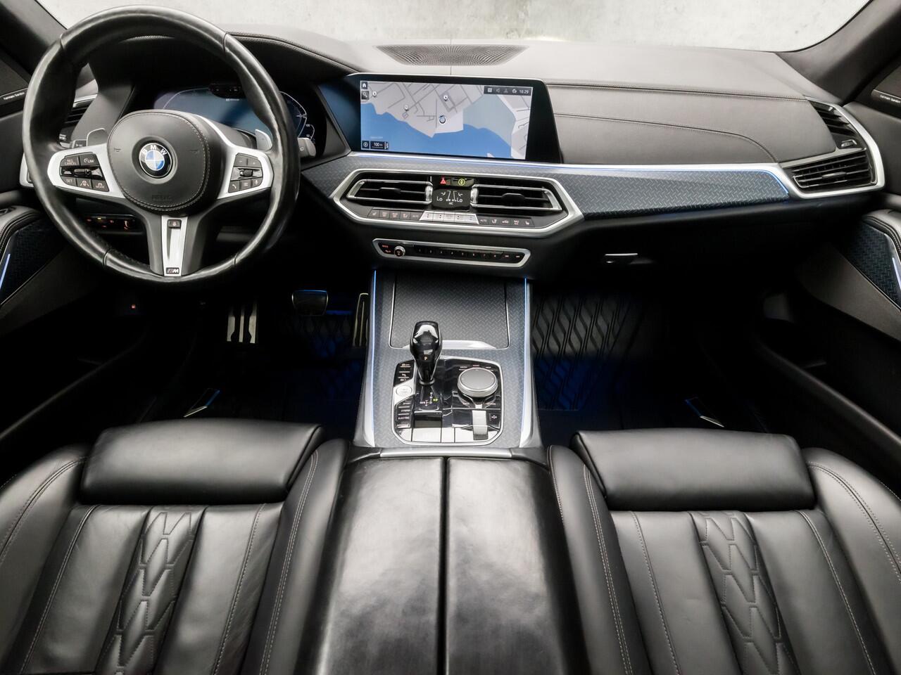 BMW X5 xDrive45e M Sport High Executive 395Pk Automaat (FULL OPTION, SKYLOUNGE PANORAMADAK, ALCANTARA HEMELBEKLEDING, M PAKKET, LUCHTVERING, APPLE CARPLAY, COMFORT ZETELS, LASER LED, ADAPTIVE CRUISE, HARMAN/KARDON, STUUR/STOELVERWA