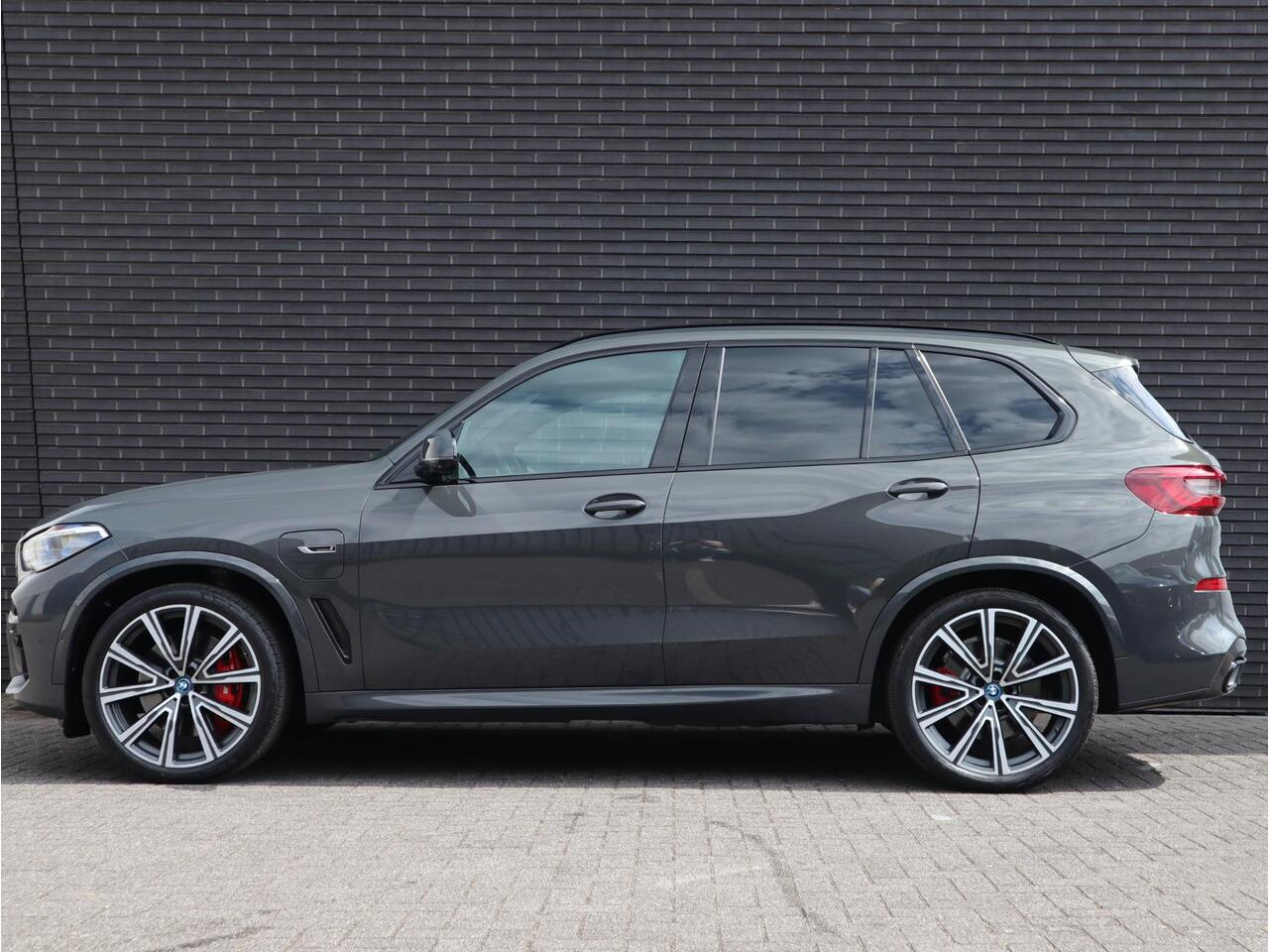 BMW X5 xDrive45e High Executive M Sport Pakket Automaat / Live Cockpit Professional / Panoramadak Sky Lounge / 22 Inch / Laserlicht / Trekhaak / Sportstoelen met Massagefunctie/ Luchtvering / Driving Assistant Professional / Nappa Leder