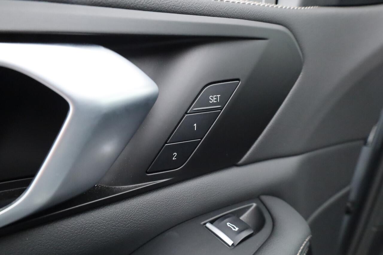 BMW X5 xDrive50e M Sport Pro | Iconic Glow | | Pano | Soft Close | HUD | Luchtvering | Harman Kardon | Elek. Trekhaak |