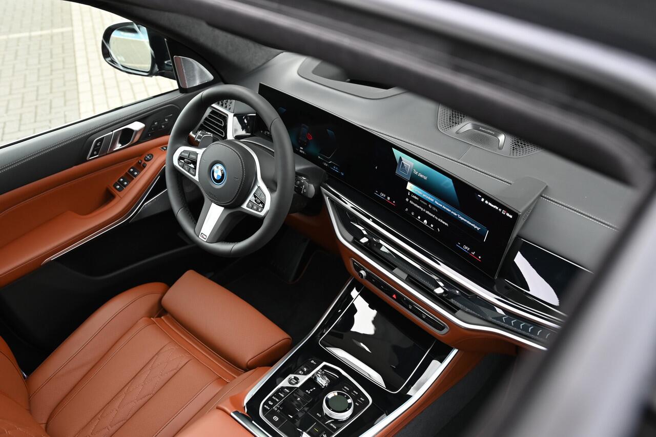 BMW X5 xDrive50e High Executive M Sport Automaat / Panoramadak Sky Lounge / Trekhaak / Bowers & Wilkins / Massagefunctie / Soft-Close / Parking Assistant Professional / Active Steering