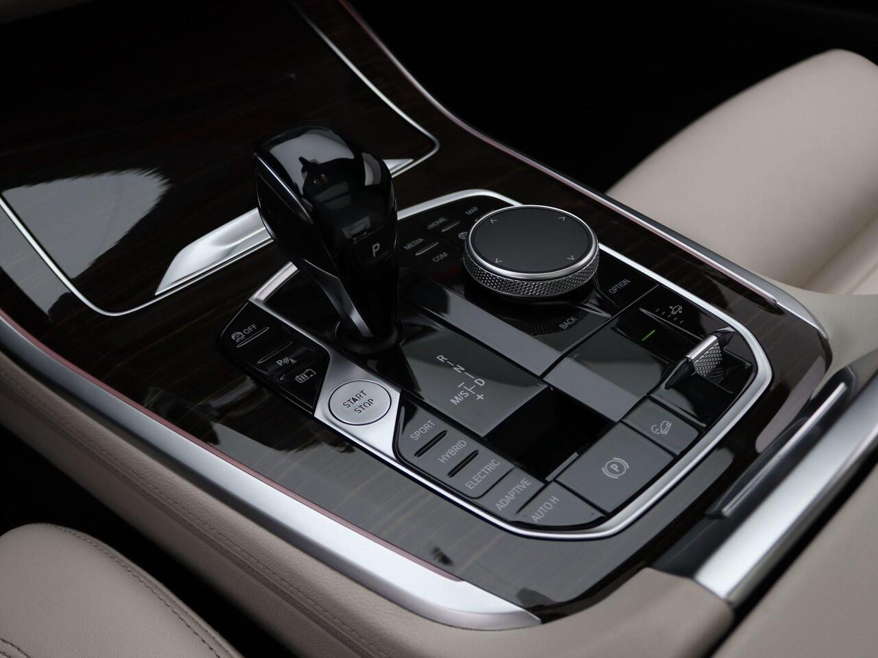 BMW X5 xDrive45e High Executive | M Sportpakket | Audio Media Pack | Adaptive Air Suspension | Panorama-Glasdak Sky Lounge | Comfortstoelen | DAB | HiFi | 20''