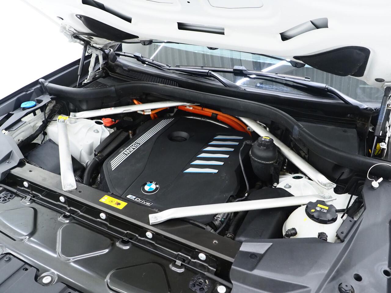 BMW X5 xDrive45e Full Black | Panoramadak | Luchtvering | Harman/Kardon | 360 | Keyless