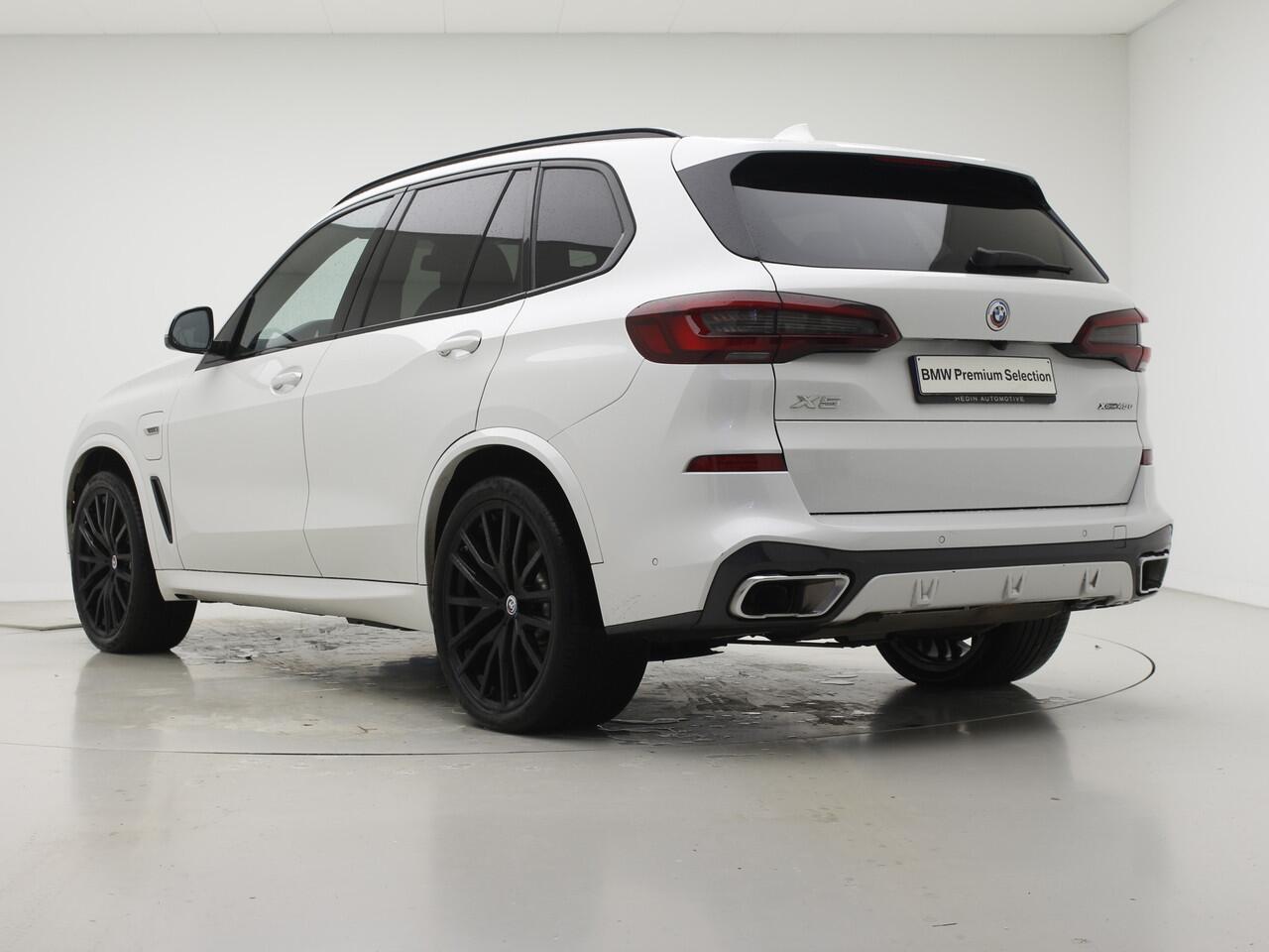 BMW X5 xDrive45e M-Sport | 22" | Active Cruise Controle | Trekhaak | Soft Close | Harman Kardon | Luchtvering | 2 jaar Garantie