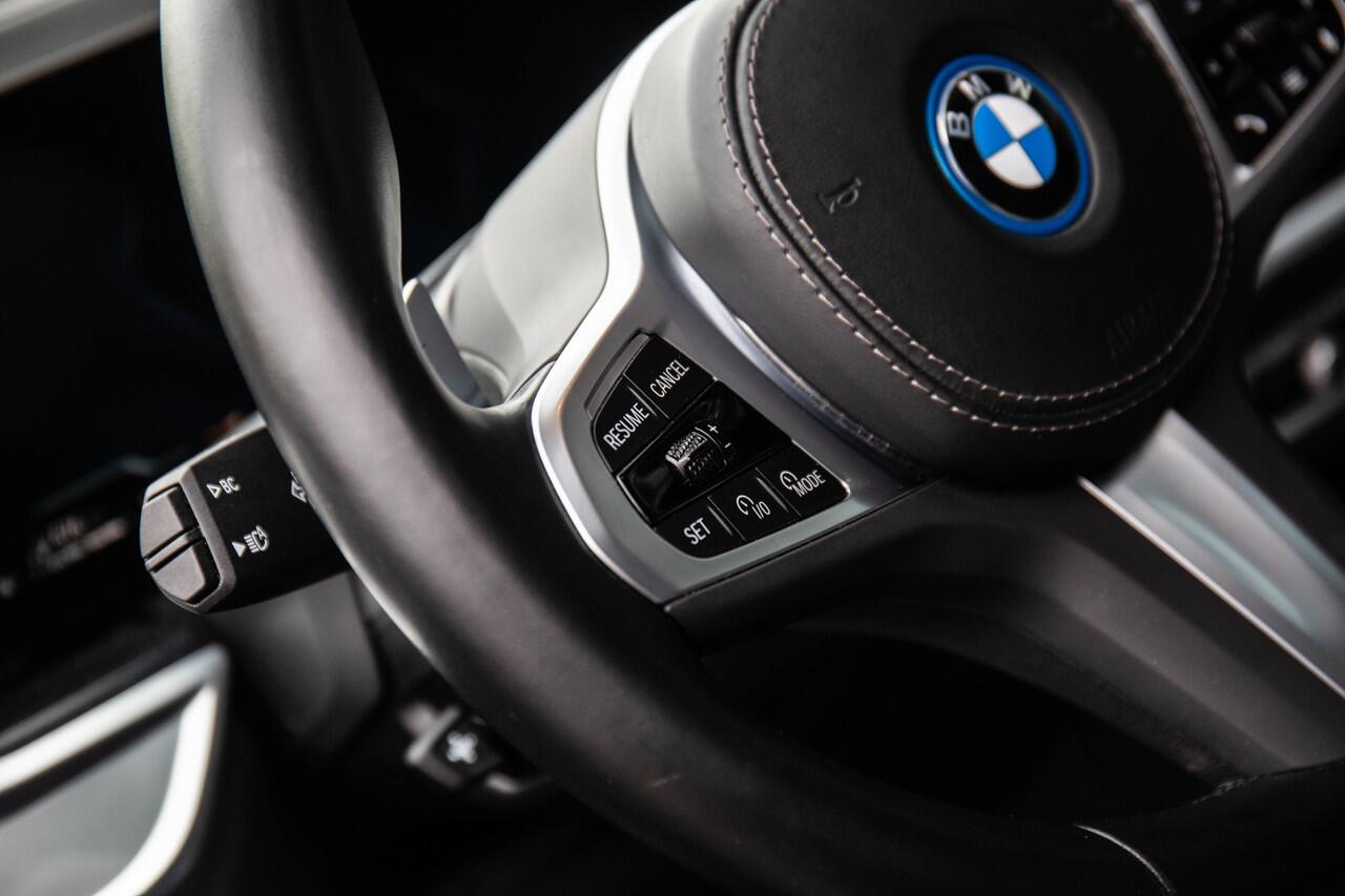 BMW X5 xDrive50e Launch Edition M-Sport , Adaptive Cruise, Panoramadak, Harman & Kardon, Head-up display, Luchtvering