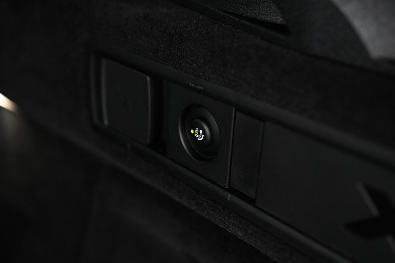 BMW X5 xDrive45e High Executive M Sport Automaat / Panoramadak / Trekhaak / Sportstoelen / Laserlight / Achteruitrijcamera / Soft-Close / Head-Up / Adaptief onderstel