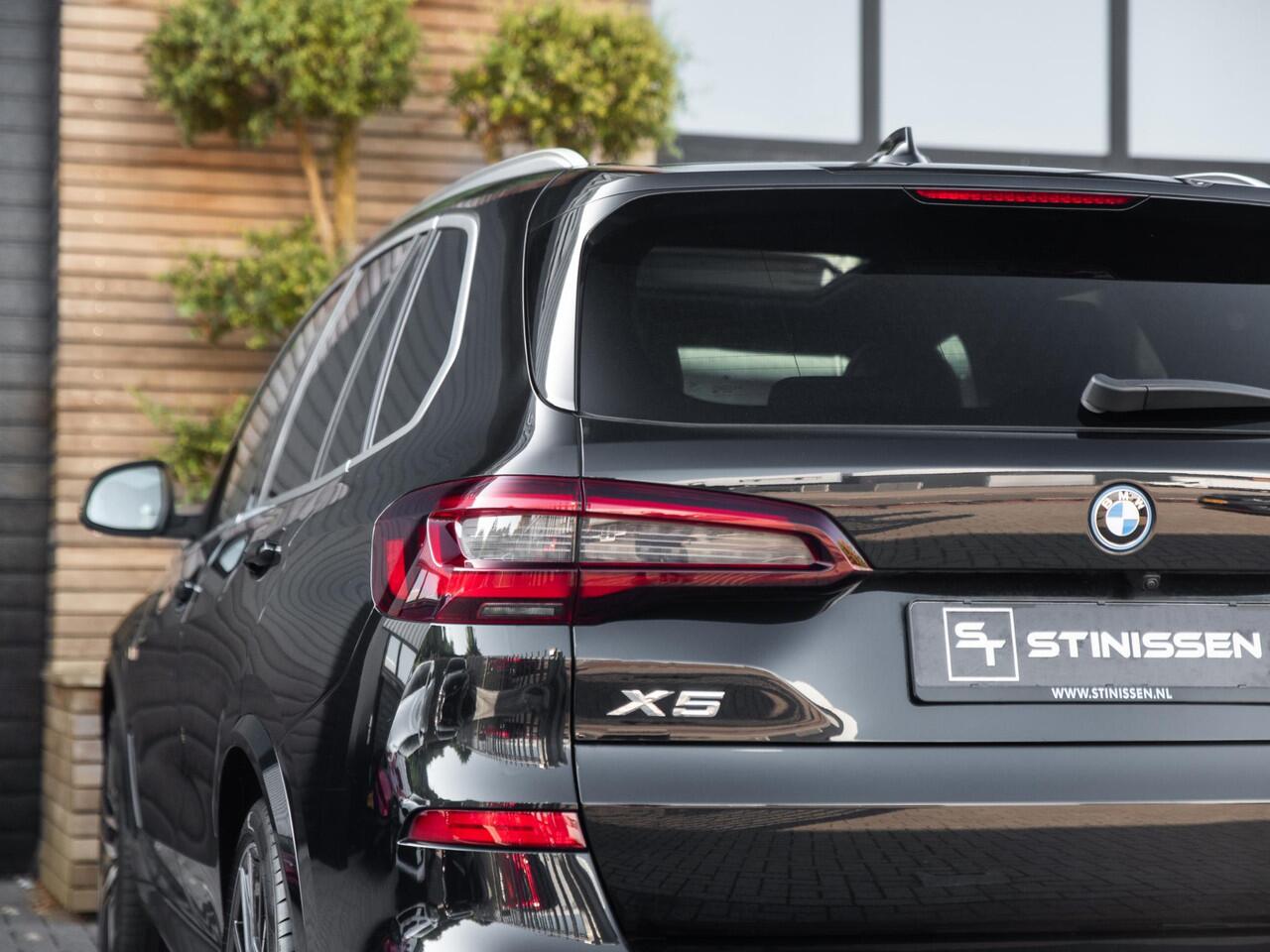 BMW X5 xDrive45e High Executive / M-Pakket / Panoramdak / 22" LMV / Laserlight / Wegklapbare Trekhaak / Luchtvering