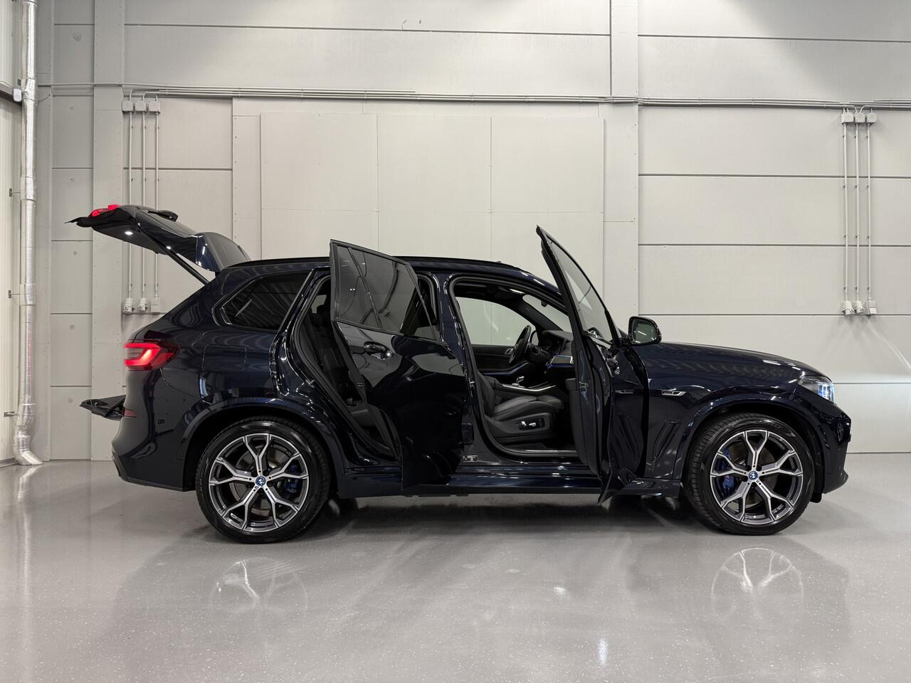 BMW X5 xDrive45e M-Sport PANO/TREKHAAK/LASER/HEAD-UP/360CAMERA/MEMORY/ACC/ACTIVE-STEERING/LUCHTVERING/21"BREEDSET/SHADOW-LINE/DONKERE-HEMEL/CARBONSCHWARZ/VOLLEDIG BMW DEALER HISTORIE