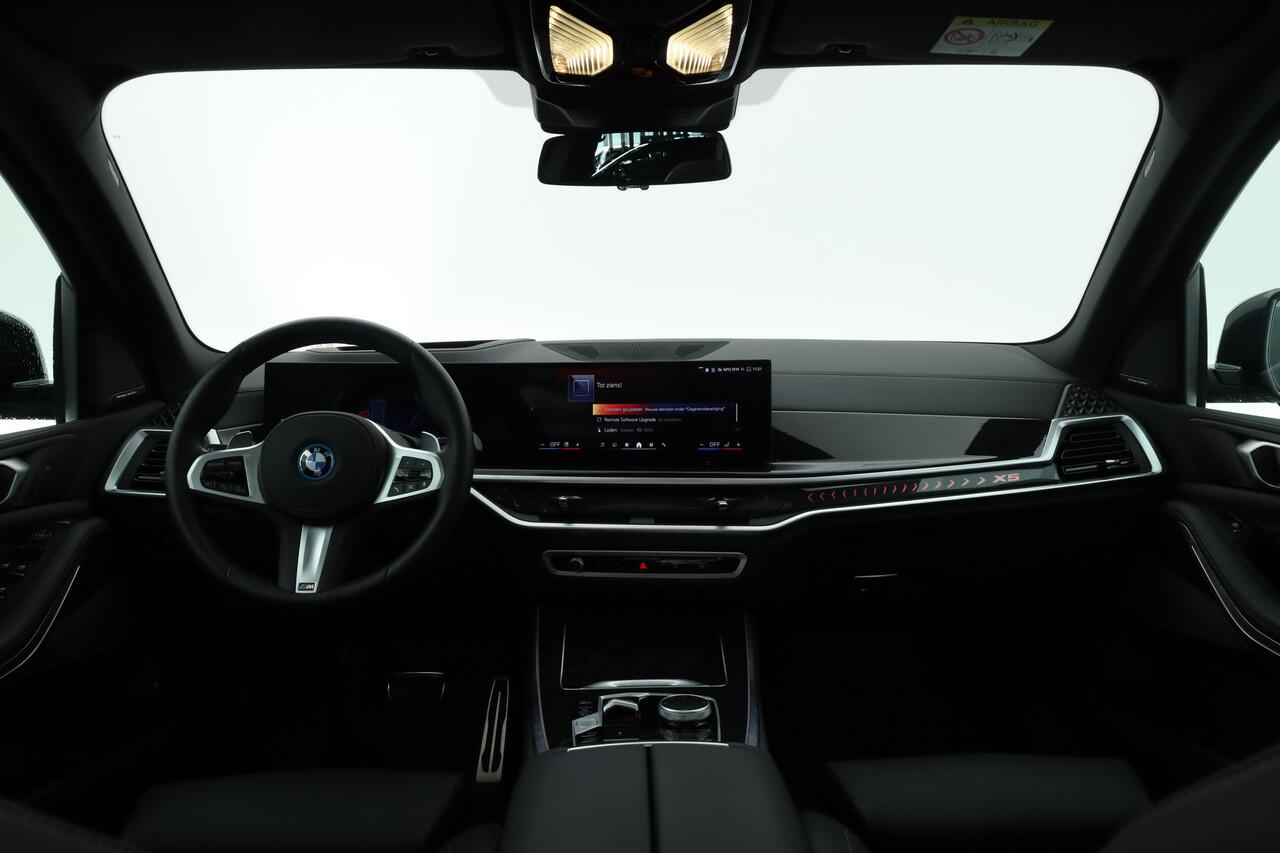BMW X5 xDrive50e M Sport Pro | Iconic Glow | | Pano | Soft Close | HUD | Luchtvering | Harman Kardon | Elek. Trekhaak |