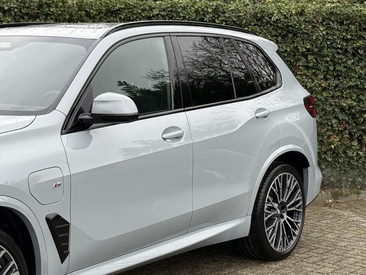 BMW X5 xDrive50e | M-Sport | 22" | Stoelverw. + ventilatie | Swarovski elementen | 360 cam | Comf. zetels | Trekhaak