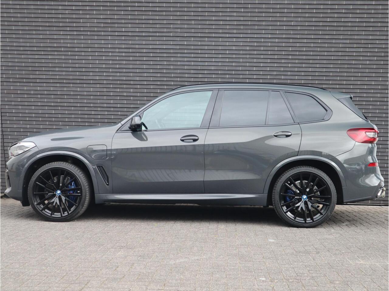 BMW X5 xDrive45e High Executive M Sport Pakket Automaat / Live Cockpit Professional / Panoramadak / Driving Assistant Professional / Trekhaak / Luchtvering / Comfortstoelen / M Sportremsysteem / 21 Inch / Hifi / Parkeerhulpsysteem Plus