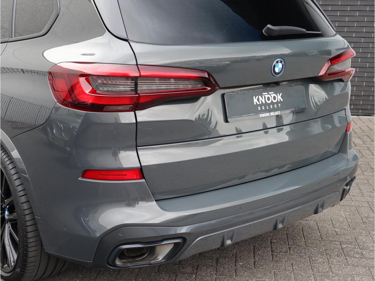BMW X5 xDrive45e High Executive M Sport Pakket Automaat / Live Cockpit Professional / Panoramadak / Driving Assistant Professional / Trekhaak / Luchtvering / Comfortstoelen / M Sportremsysteem / 21 Inch / Hifi / Parkeerhulpsysteem Plus