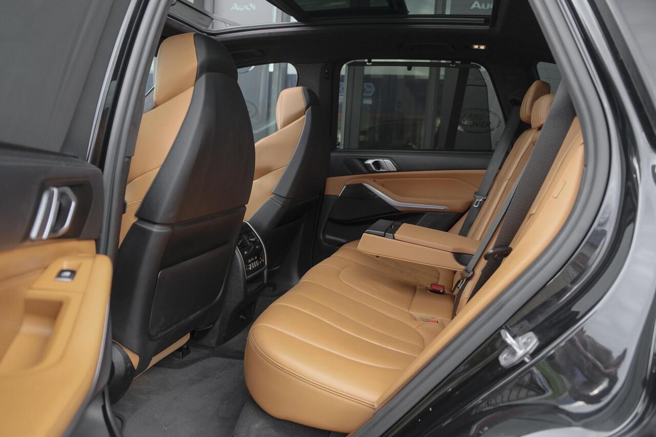 BMW X5 xDrive45e 394pk M-sport AC Schnitzer Panoramadak X5M Seats 4-wielsturing Carbon Laser 22" LMV NLauto