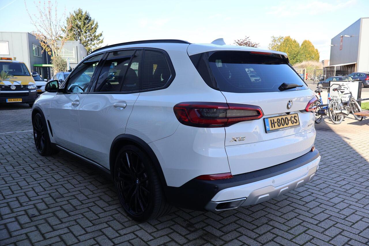 BMW X5 45e Executive 2e Eigenaar | NL-Auto | Dealer Onderh | AF Trekhaak | Sfeer | Elek Stoelen+Klep | Camera | Alarm Klasse 3 |Memory| M Pakket | Laser Led | Stoelverwarming| Keyless | Safety Pack | Carplay | Luchtvering