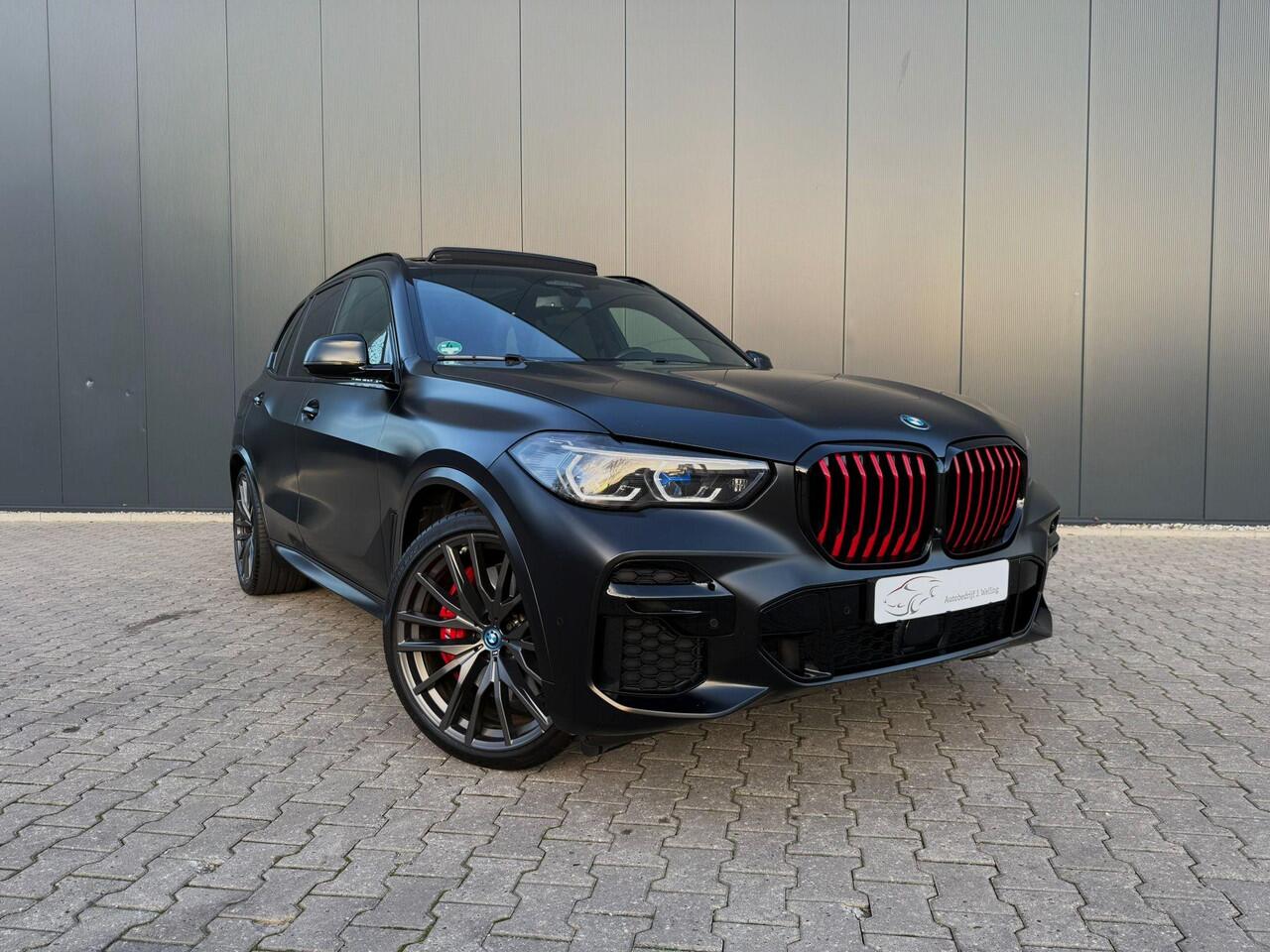 BMW X5 xDrive45e Black Vermilion B&W /3 x TV / pano