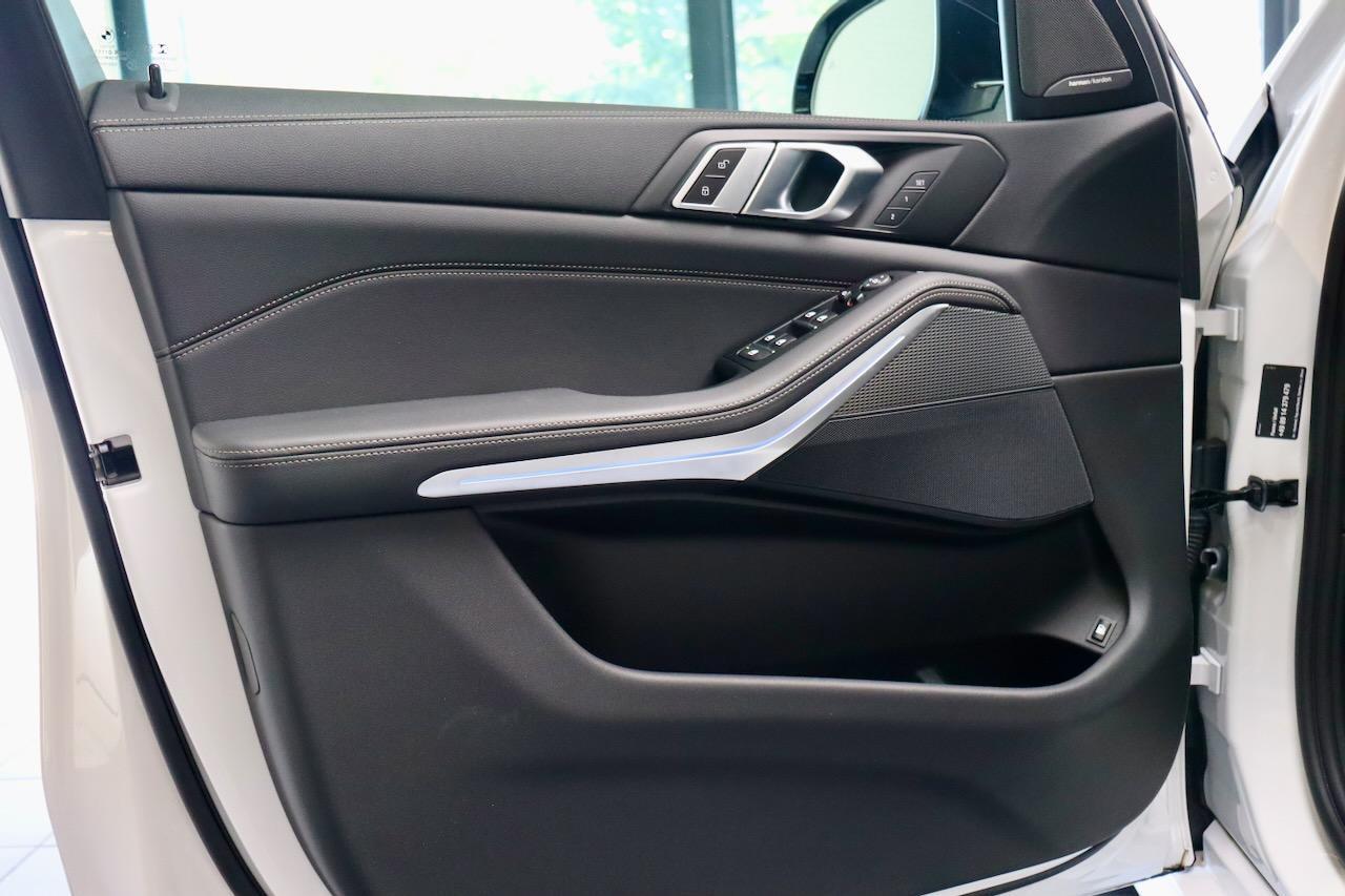 BMW X5 xDrive45e M Sport|PANO|22''|AKRA|AERO Body