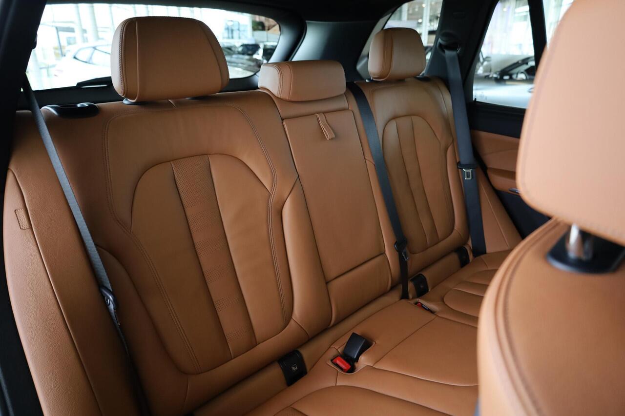 BMW X5 xDrive45e High Executive | M Sportpakket | CoPilot Pack | Integral Active Steering | Elektrische trekhaak | Glazen panoramadak