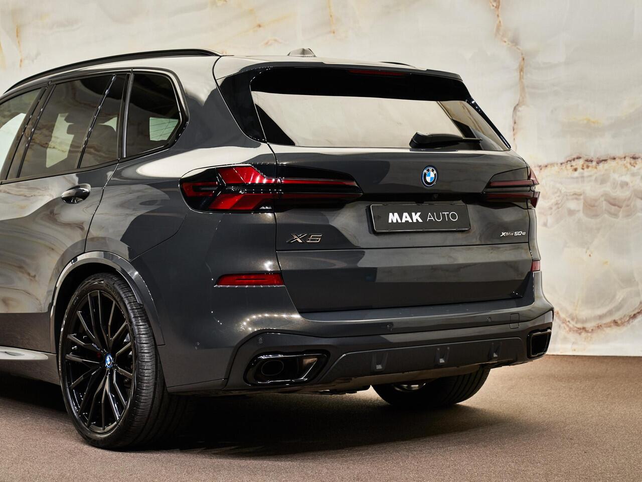 BMW X5 xDrive50e M Sport Pro, M stoelen, 4-wielbest., B&W, massage, CraftedClarity, pano, Merino, memory, 22", HUD, tr.haak, privacy