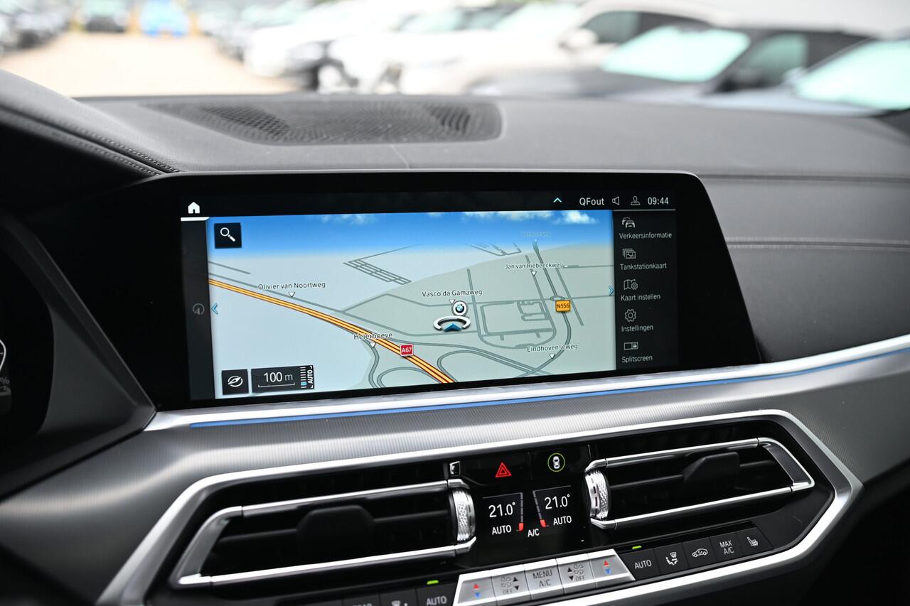 BMW X5 xDrive45e High Executive M Sport Automaat / Panoramadak / Trekhaak / Sportstoelen / Laserlight / Achteruitrijcamera / Soft-Close / Head-Up / Adaptief onderstel