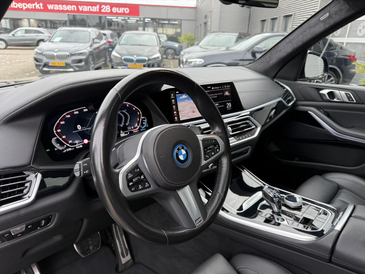 BMW X5 xDrive45e High Executive M-Sport Panoramadak Head-Up Display 22 Inch Laser Licht Trekhaak 4WD Besturing Buitenspiegels M Carbon Keyless Entry