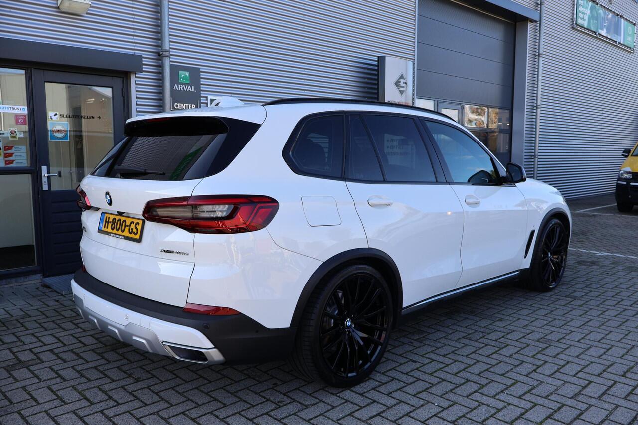 BMW X5 45e Executive 2e Eigenaar | NL-Auto | Dealer Onderh | AF Trekhaak | Sfeer | Elek Stoelen+Klep | Camera | Alarm Klasse 3 |Memory| M Pakket | Laser Led | Stoelverwarming| Keyless | Safety Pack | Carplay | Luchtvering