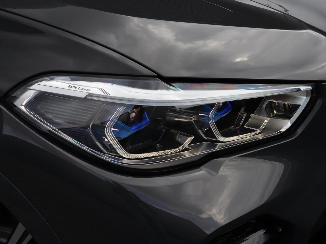 BMW X5 xDrive45e High Executive M Sport Pakket Automaat / Live Cockpit Professional / Panoramadak Sky Lounge / 22 Inch / Laserlicht / Trekhaak / Sportstoelen met Massagefunctie/ Luchtvering / Driving Assistant Professional / Nappa Leder