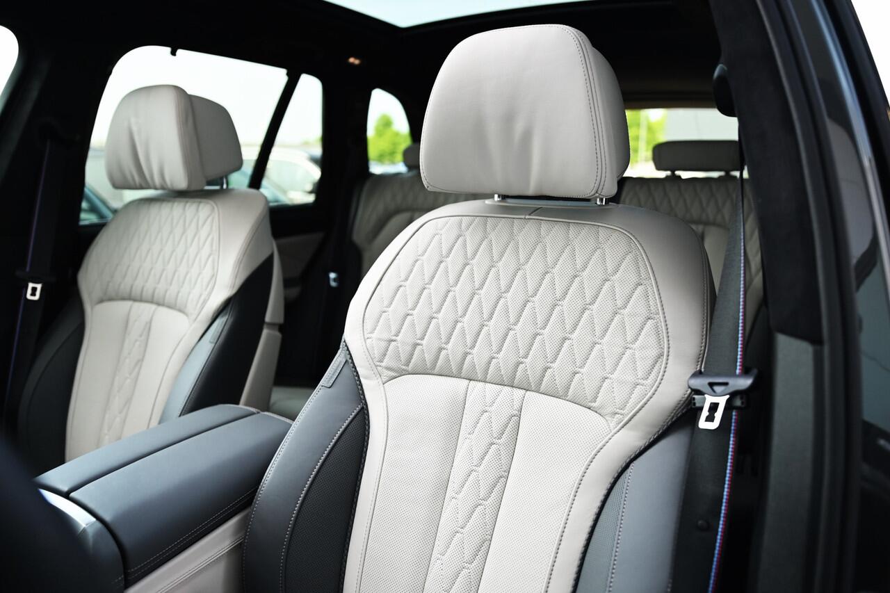 BMW X5 xDrive50e High Executive M Sport Automaat / Panoramadak / Trekhaak / Soft-Close / Massagefunctie / Parking Assistant Professional / Comfort Access / Stoelventilatie / Adaptieve LED / 22"LM-velgen