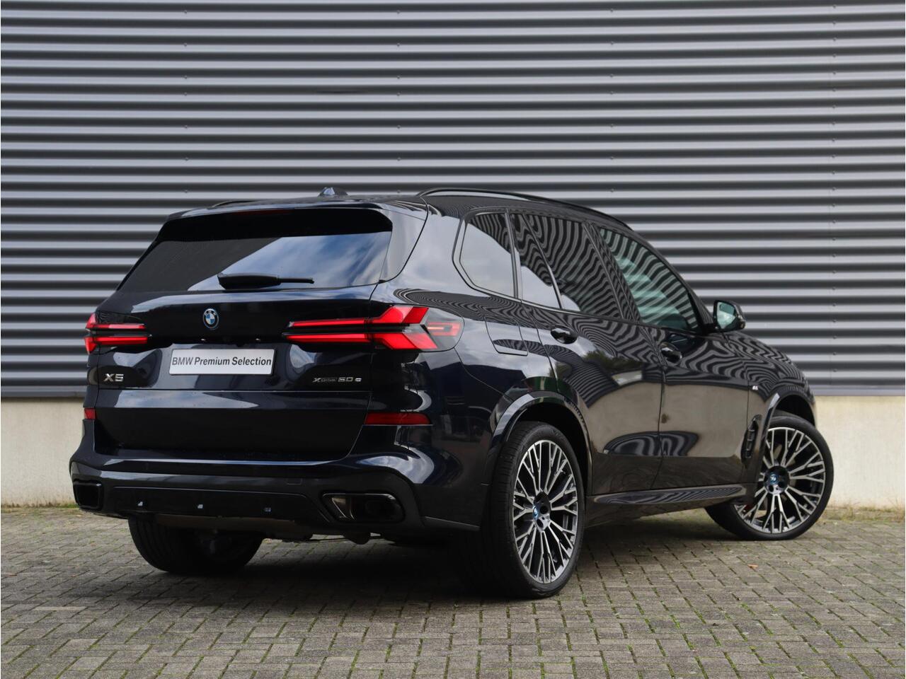BMW X5 xDrive50e | High Executive | M Sportpakket Pro | Panodak | Trekhaak | Driving Assistant Prof. | Head-Up | Harman Kardon | Soft Close | Stoelventilatie | 22'' LMV
