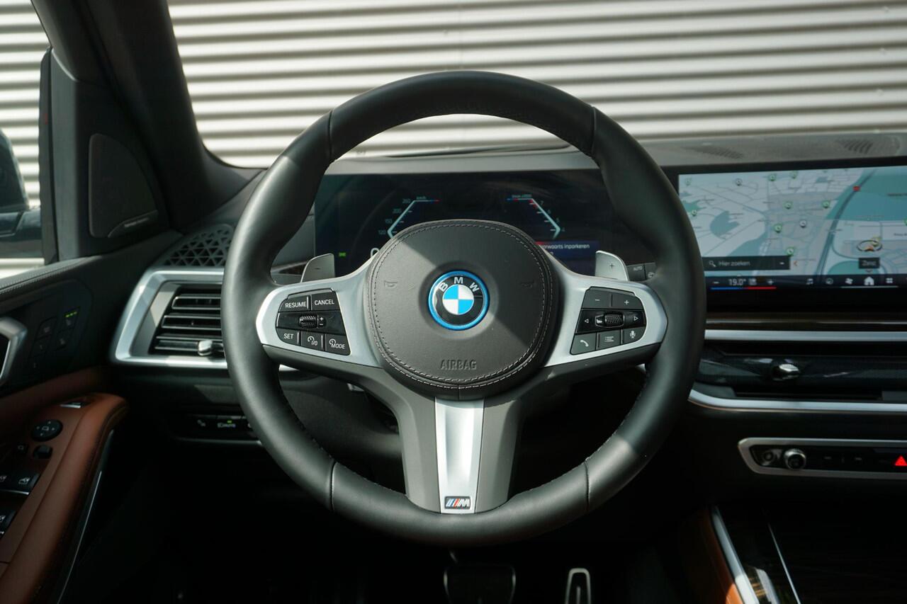 BMW X5 xDrive50e M Sportpakket Pro | Travel Pack | Innovation Pack | Comfort Plus Pack | 22 inch BMW Individual Multispaak (styling 745 I) Bicolor | Trekhaak met elektrisch wegklapbare kogel