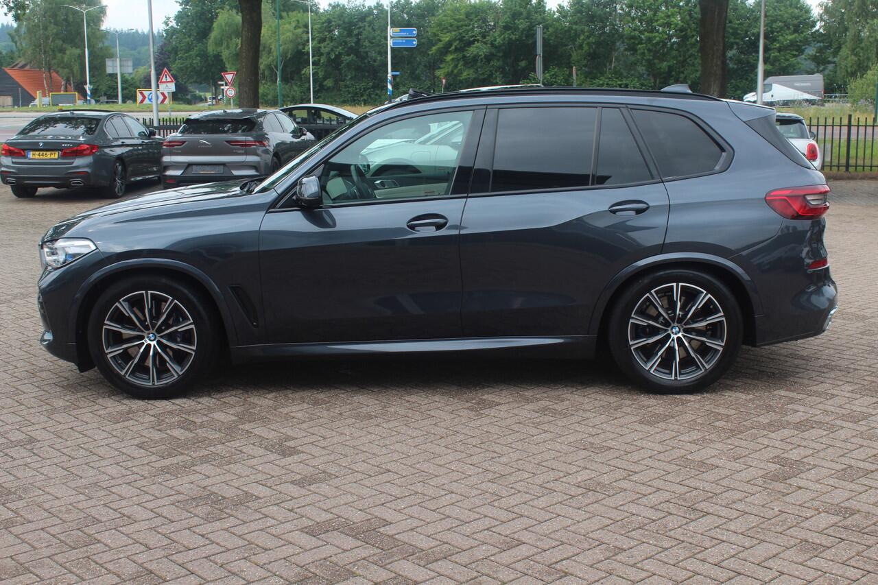 BMW X5 xDrive30d High Exe. 7p. M Sport / Trekhaak / Panoramadak / Camera / Head-up / Softclose / 20'' / Harman Kardon / Luchtvering / Laser LED / Keyless / Leder / Apple CarPlay / Stuurverwarming / DAB / ACC / Zonnescherm zijruite