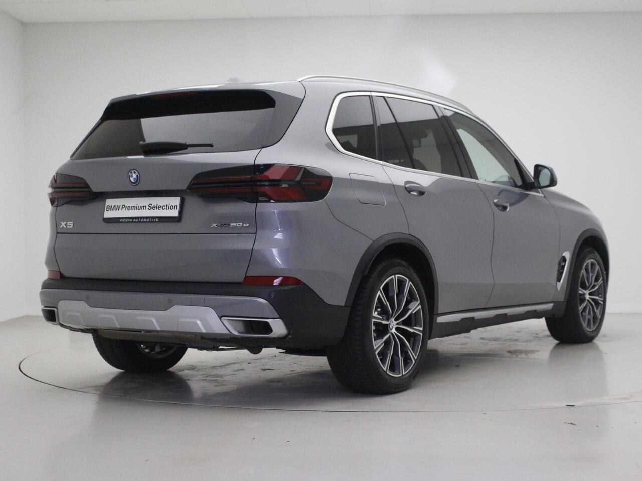 BMW X5 xDrive50e | 2024 | Trekhaak | Harman Kardon | 20" M-Sport | Softclose | Driving Assistant Professional | Gesture Controle | Luchtvering v+a | Geluidswerende ramen