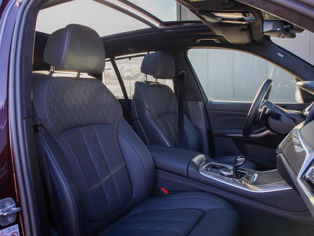 BMW X5 xDrive45e High Executive | Achteras besturing | Driving Prof | Pano | | Alcantara hemelbkl. | 360 camera | 21" l M Sport