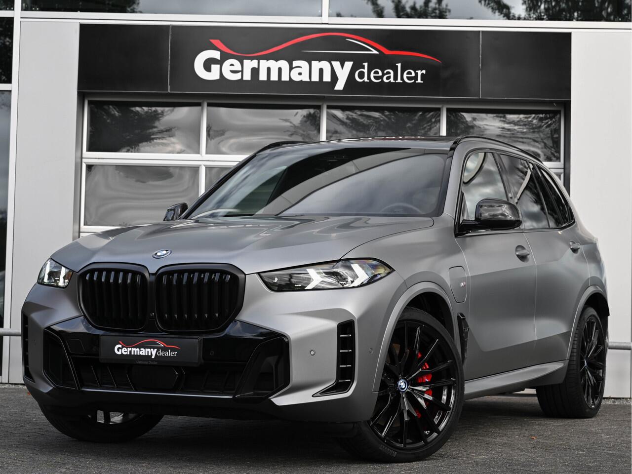 BMW X5 xDrive50e 489pk M-Sport Frozen Pure Grey Pano Zetels HUD 22-Inch H&K Softclose Lucht Tr.haak VOL!!!