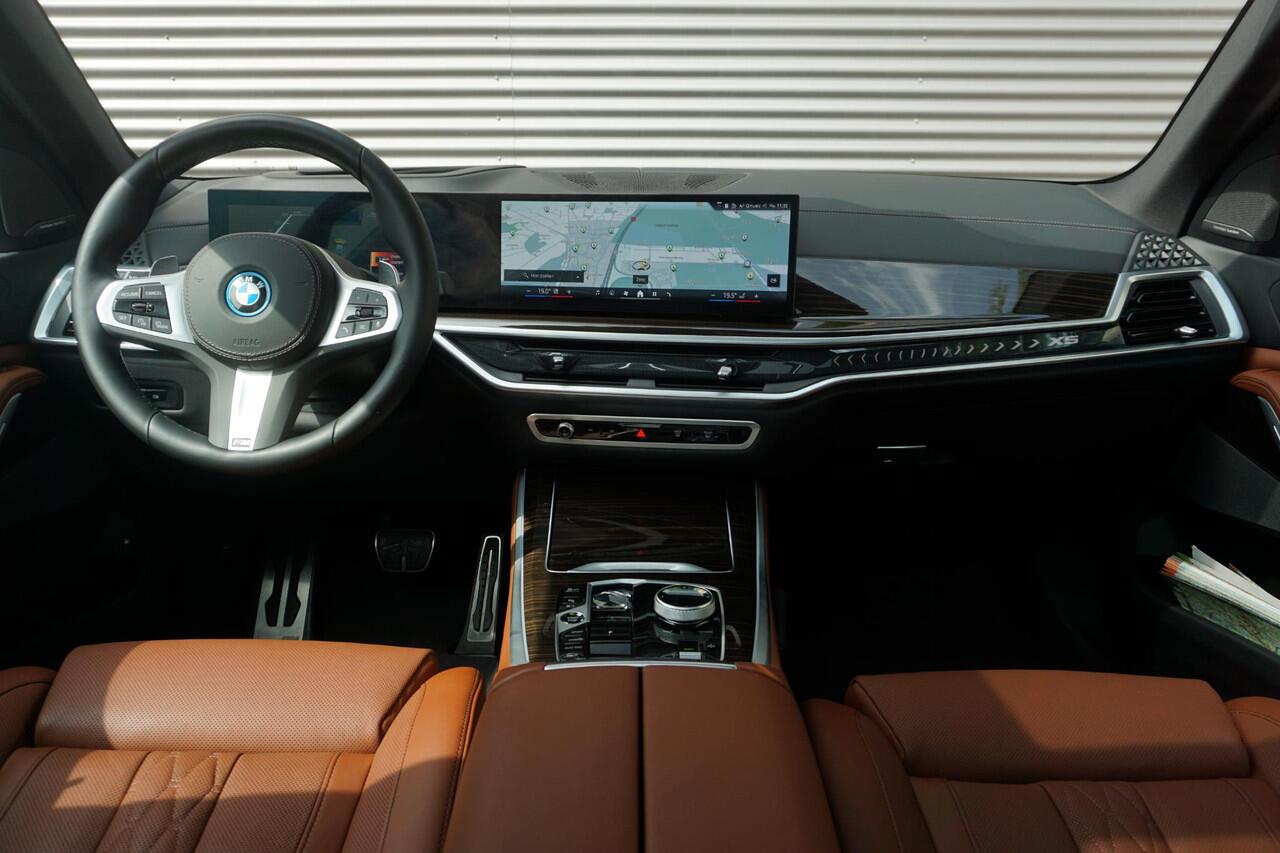 BMW X5 xDrive50e M Sportpakket Pro | Travel Pack | Innovation Pack | Comfort Plus Pack | 22 inch BMW Individual Multispaak (styling 745 I) Bicolor | Trekhaak met elektrisch wegklapbare kogel