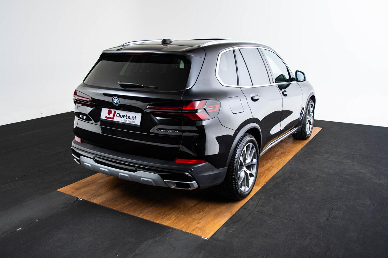 BMW X5 xDrive50e Trekhaak - Panoramadak - Parking/Driving Assistant - Active Protection - Soft Close - Ambiance verlichting - Comfort Access - Getinte/Geluiddempende Ruiten - Warmte Comfort Pack - Comfortstoelen -